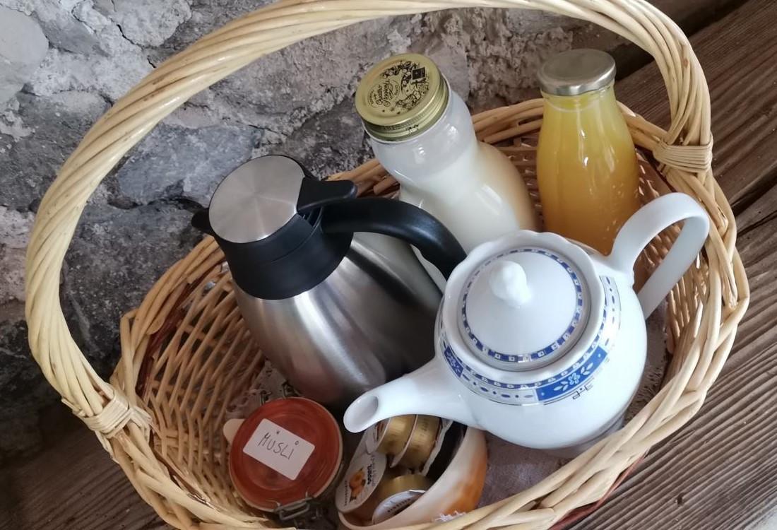 Ein Bild, das Tasse, Kaffee, Frühstück, Mahlzeit enthält.

Automatisch generierte Beschreibung